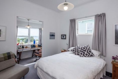 Photo of property in 190 The Esplanade, Island Bay, Wellington, 6023