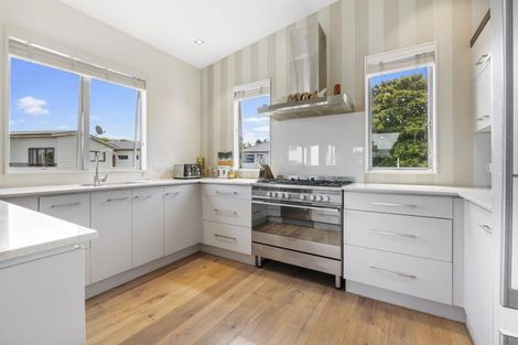 Photo of property in 40a Matakatia Parade, Matakatia, Whangaparaoa, 0930