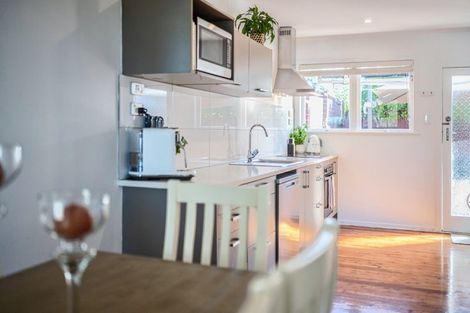 Photo of property in 2/77 Alexander Street, Cockle Bay, Auckland, 2014