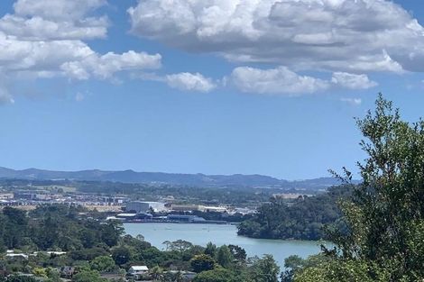 Photo of property in 2/20 Pemberton Avenue, Bayview, Auckland, 0629