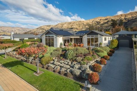 Photo of property in 22 Old Station Avenue, Wanaka, 9305