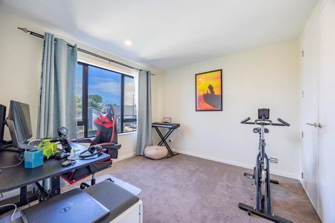 Photo of property in 16 Cara Avenue, Kumeu, 0810