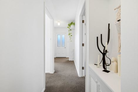 Photo of property in 33 Fovant Street, Russley, Christchurch, 8042