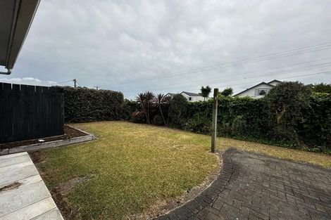 Photo of property in 100 Flanshaw Road, Te Atatu South, Auckland, 0610