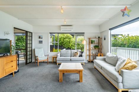 Photo of property in 6 Nikau Road, Point Howard, Lower Hutt, 5013