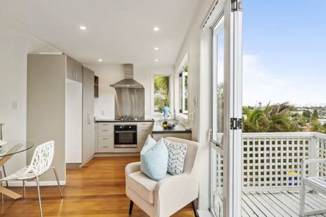 Photo of property in 2/80 Seaview Road, Castor Bay, Auckland, 0620