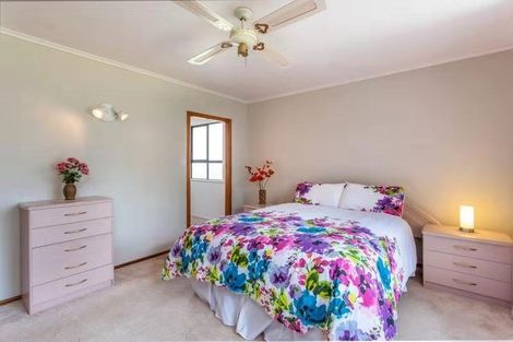 Photo of property in 17 Armagh Road, Blockhouse Bay, Auckland, 0600