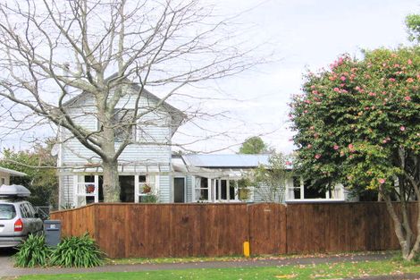 Photo of property in 14 Erin Street, Hokowhitu, Palmerston North, 4410