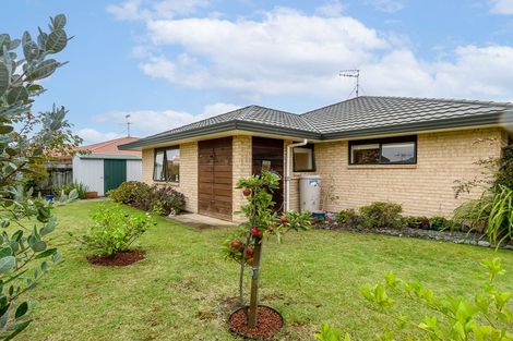 Photo of property in 32 Hadleigh Court, Paraparaumu, 5032