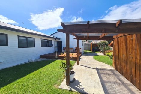 Photo of property in 2 Courthouse Lane, Coromandel, 3506