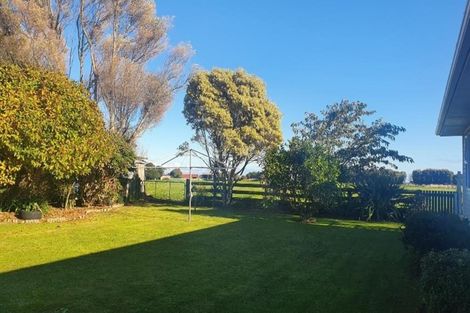 Photo of property in 11 Beach Road, Omata, New Plymouth, 4374