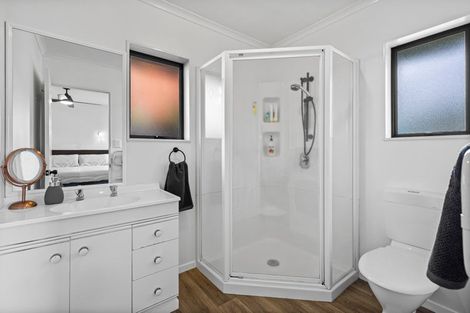 Photo of property in 6 Lothian Brae, Wattle Downs, Auckland, 2103