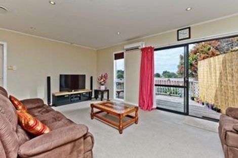 Photo of property in 16a Normanton Street, Glenfield, Auckland, 0629