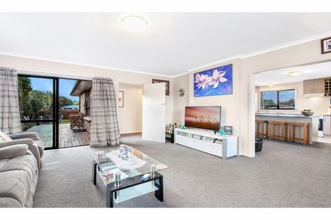 Photo of property in 11 Quebec Place, Wainoni, Christchurch, 8061