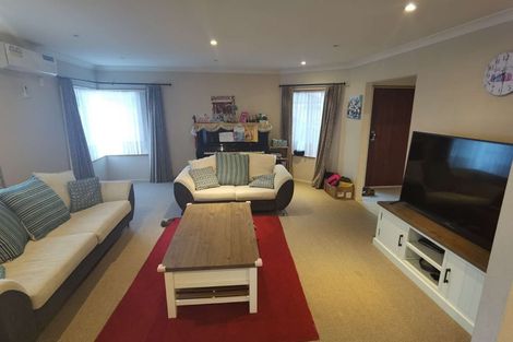 Photo of property in 14 Monash Place, Flat Bush, Auckland, 2016