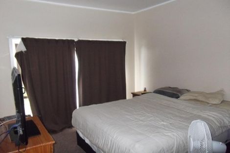 Photo of property in 79 Target Road, Totara Vale, Auckland, 0629