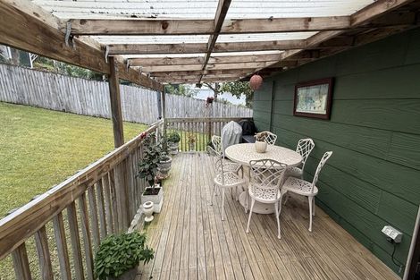 Photo of property in 2/15 Louise Place, Browns Bay, Auckland, 0630