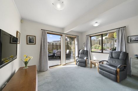 Photo of property in 5 Roman Close, Silverstream, Upper Hutt, 5019