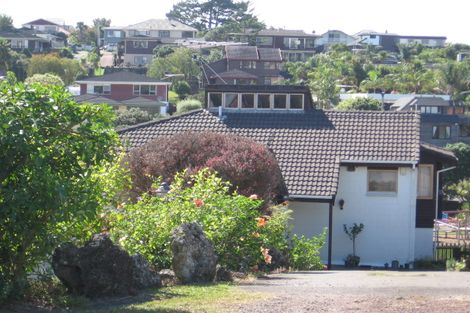 Photo of property in 3 Sandown Road, Rothesay Bay, Auckland, 0630