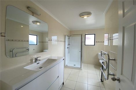 Photo of property in 439 Old Te Atatu Road, Te Atatu Peninsula, Auckland, 0610