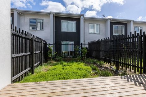 Photo of property in 5 Wharetana Crescent, New Lynn, Auckland, 0600