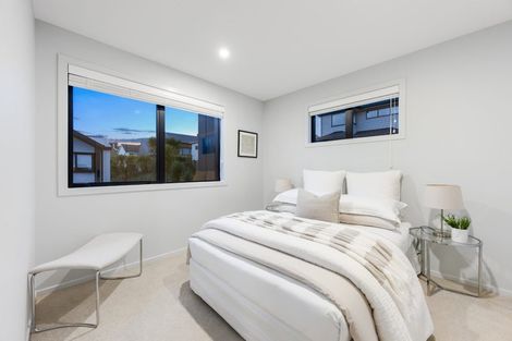 Photo of property in 2e Nerita Place, Long Bay, Auckland, 0630