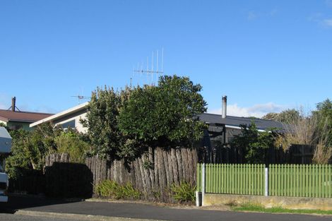 Photo of property in 7 Yates Street, Otaki Beach, Otaki, 5512