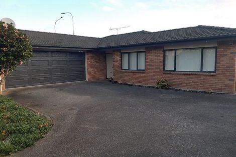 Photo of property in 2 Saralee Drive, Manurewa, Auckland, 2105