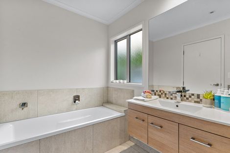 Photo of property in 371 Millwater Parkway, Silverdale, 0932