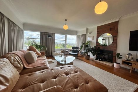 Photo of property in 33 Pupuke Road, Birkenhead, Auckland, 0627