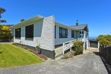 Photo of property in 35 Oakleigh Street, Maungaraki, Lower Hutt, 5010