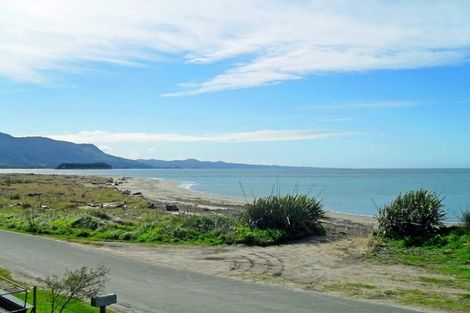 Photo of property in 46 Beach Road, Collingwood, 7073