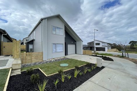 Photo of property in 17 Paparahi Place, Wainui, 0992