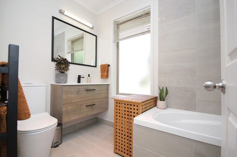 Photo of property in 17 West Hoe Heights, Orewa, 0931