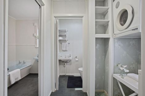 Photo of property in 16 Sylvan Crescent, Te Atatu South, Auckland, 0610