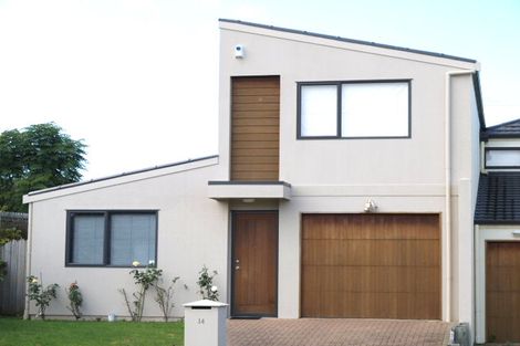 Photo of property in 14 Faldo Drive, Golflands, Auckland, 2013