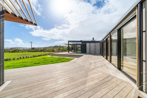 Photo of property in 43 Paekakariki Hill Road, Pauatahanui, Porirua, 5381