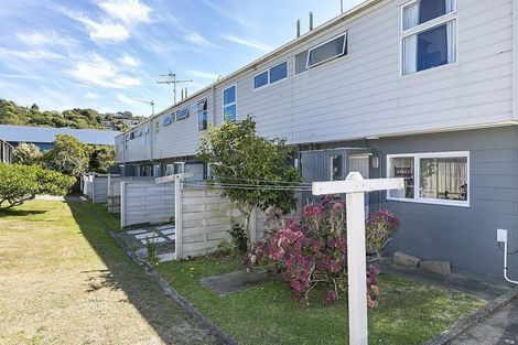 Photo of property in Lynbrae Court Flats, 17/4 Dr Taylor Terrace, Johnsonville, Wellington, 6037