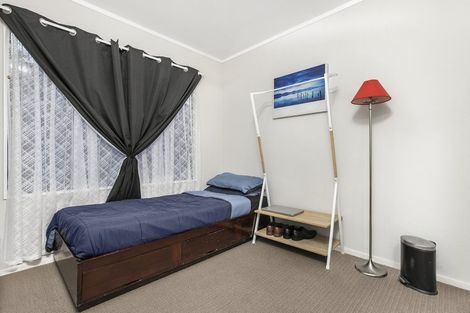 Photo of property in 32 Randwick Place, Randwick Park, Auckland, 2105