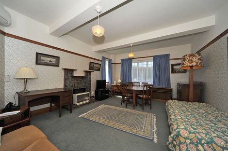 Photo of property in Chevening Flats, 90 Salamanca Road, Kelburn, Wellington, 6012