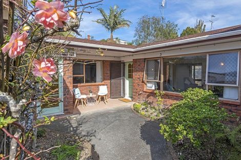 Photo of property in 3/83 Uxbridge Road, Cockle Bay, Auckland, 2014