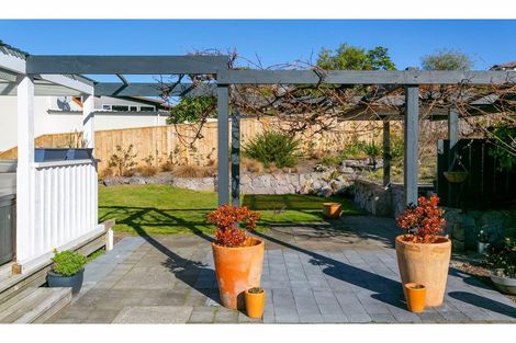 Photo of property in 25 Shera Street, Acacia Bay, Taupo, 3330