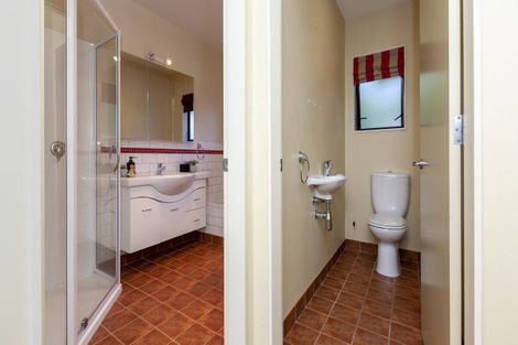 Photo of property in 2 Pukatea Close, Raumati Beach, Paraparaumu, 5032