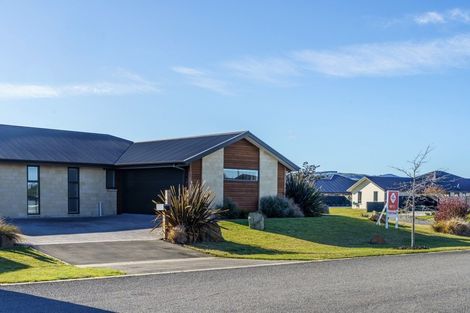 Photo of property in 2 Claremont Crescent, Amberley, 7410
