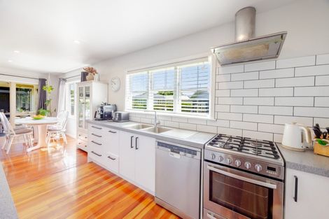 Photo of property in 21 Pitt Street, Clive, 4102