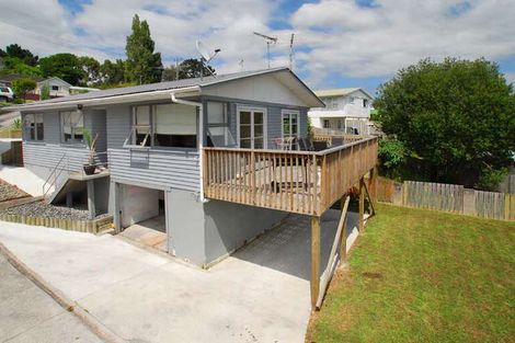 Photo of property in 1/9 Alexander Avenue, Torbay, Auckland, 0630