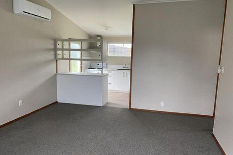 Photo of property in 2 Vera Road, Te Atatu South, Auckland, 0610