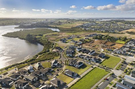 Photo of property in 17 Emerald Avenue, Rosehill, Papakura, 2113