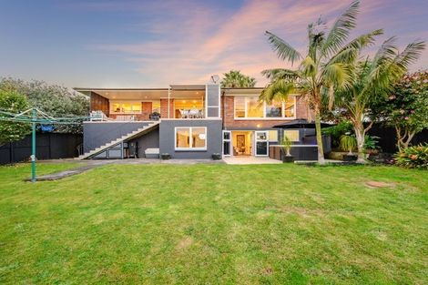 Photo of property in 25 Bradbury Road, Botany Downs, Auckland, 2010