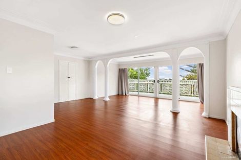 Photo of property in 53 Pupuke Road, Birkenhead, Auckland, 0627